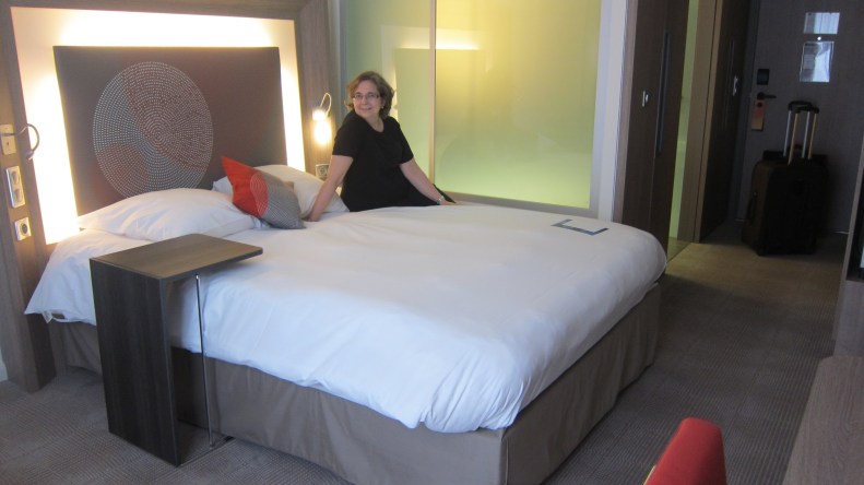 nice room,  glass wall changed to transparent with flick of switch.