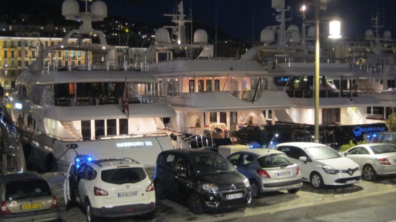 le port. guess they don't need a hotel room